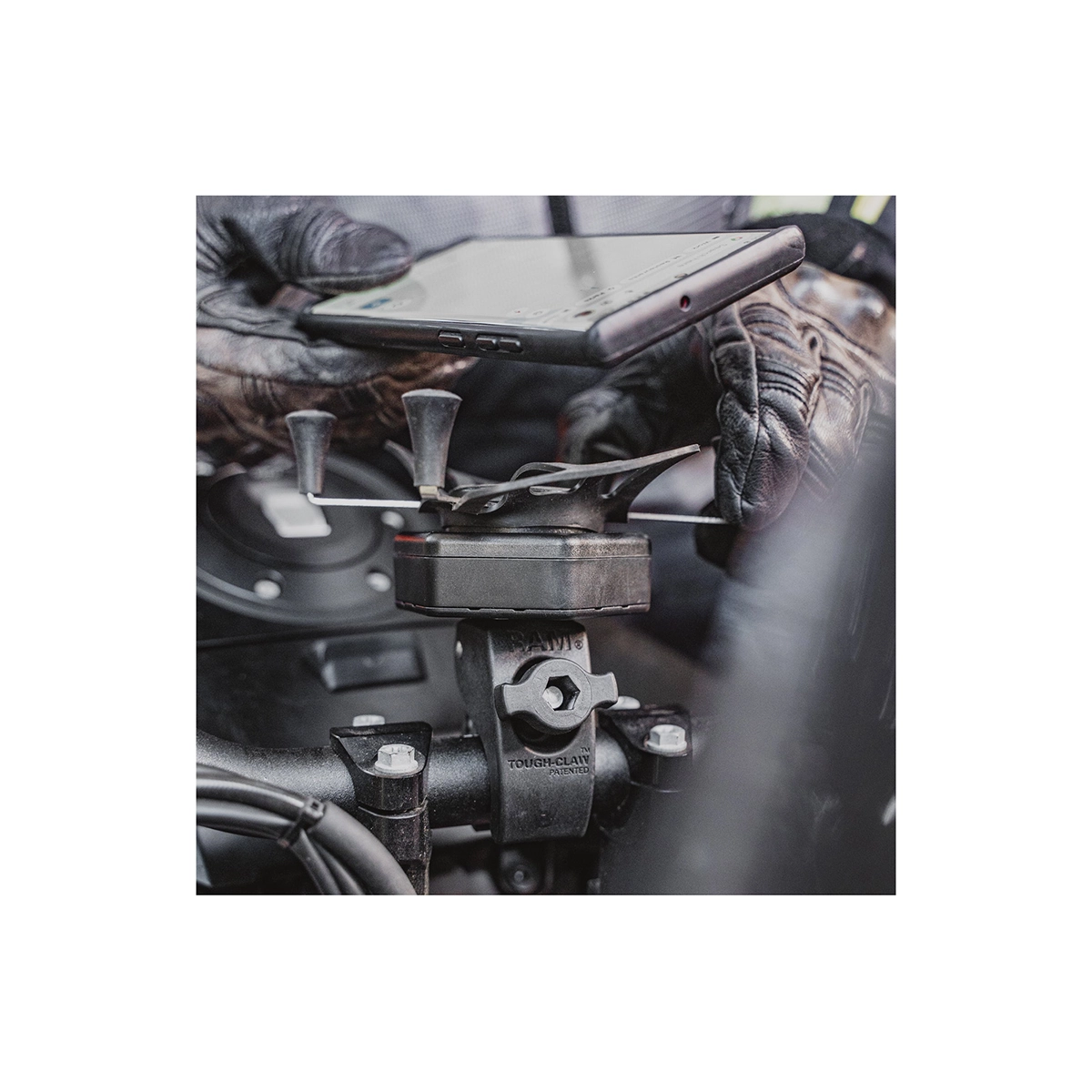 RAM-HOL-UN10-462-400 mounted on motorcycle